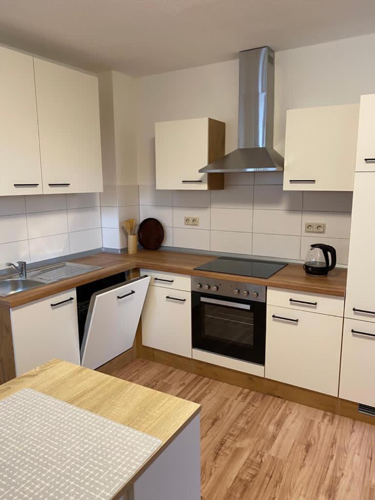 Familienfreundliche Ferienwohnung Anna Rollshausen Buitenkant foto